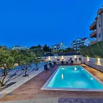 Apartment Stunning In Okrug Gornji